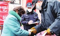 加强疫情防控 天津居民小区实施封闭式管理