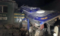 时速60公里 巴基斯坦一辆火车与巴士相撞 事故原因是什么？