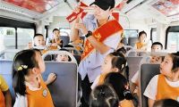 公交车进幼儿园 教孩子牢记出行安全