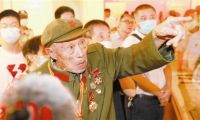 参加过平津战役的93岁老兵于德才故地重游访津门：天津的发展没有辜负我们当年的付出