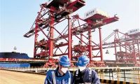 天津港接卸开港以来最大铝矾土船舶