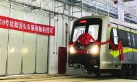 天津地铁10号线一期首辆列车入驻梨园头车辆段