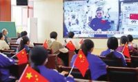“天宫课堂”上新了！天津中小学生以各种方式收看太空直播