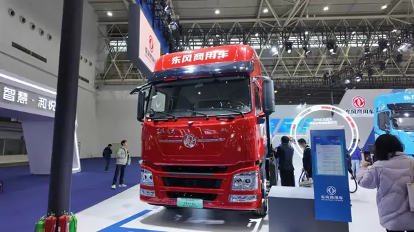 “15分钟级”兆瓦超充补能！东风天龙KL兆瓦超充牵引车给出高效运营最优解