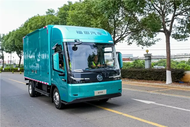 极限之上，创领未来！欧马可Z荣膺“轻卡科技引领之王2025”