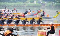 天津?yàn)I海新區(qū)龍舟爭霸賽開賽 29支隊(duì)伍640名選手同臺(tái)競技