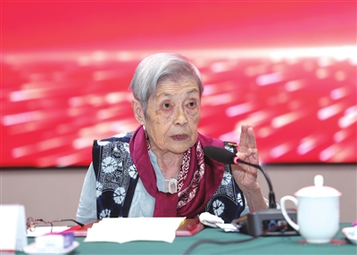 天津师范大学田本娜 教育原野上的常青树